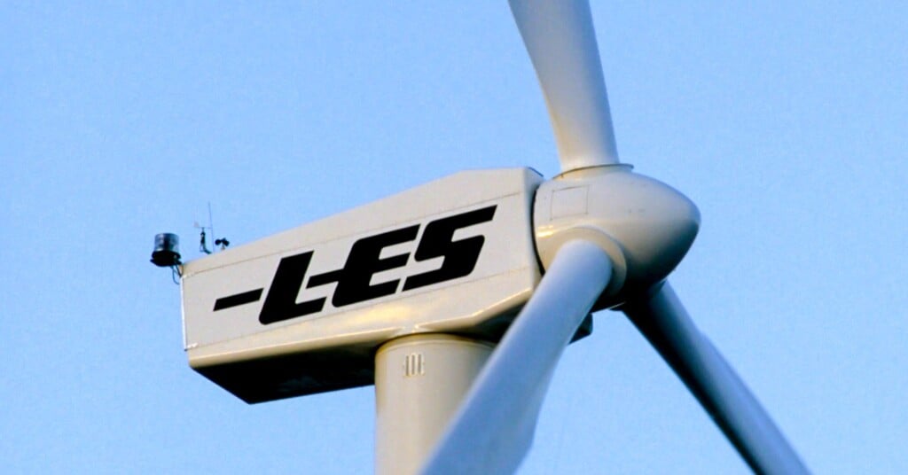 LES decommissioning Nebraska's two oldest wind turbines