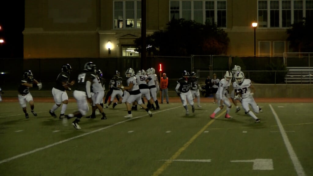Football00 00 40 14still001