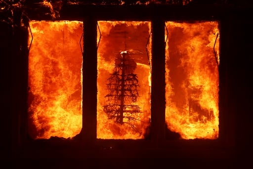 Wildfires Latest: 2 People Killed And Over 1,000 Structures Destroyed, Per La Fire Chief