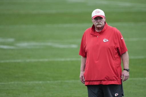 Eagles Chiefs Super Bowl Is A Matchup Of Some Of The Brightest And Oldest Minds In The Nfl