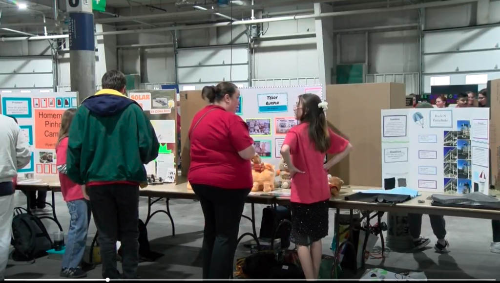 picture of student and judge at science fair