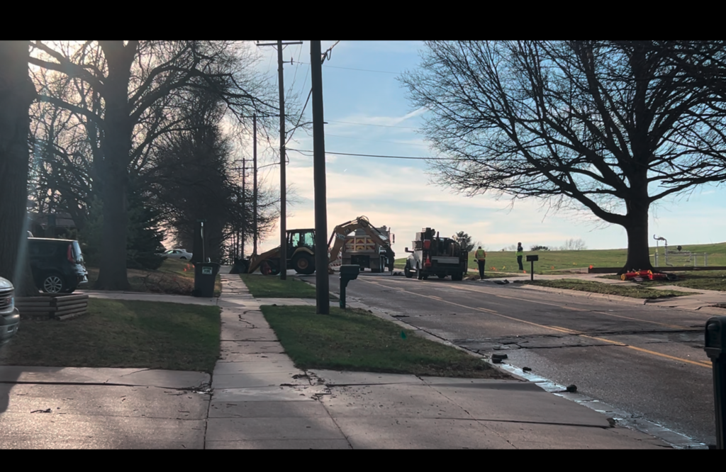 Water main break at 81st and Vine Street closes roads.