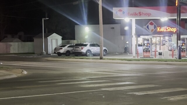 Police investigating robbery at east Lincoln gas station