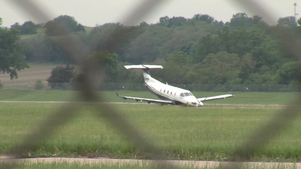 Watch: Plane Scrapes Runway In Rough Landing At Lincoln Airport