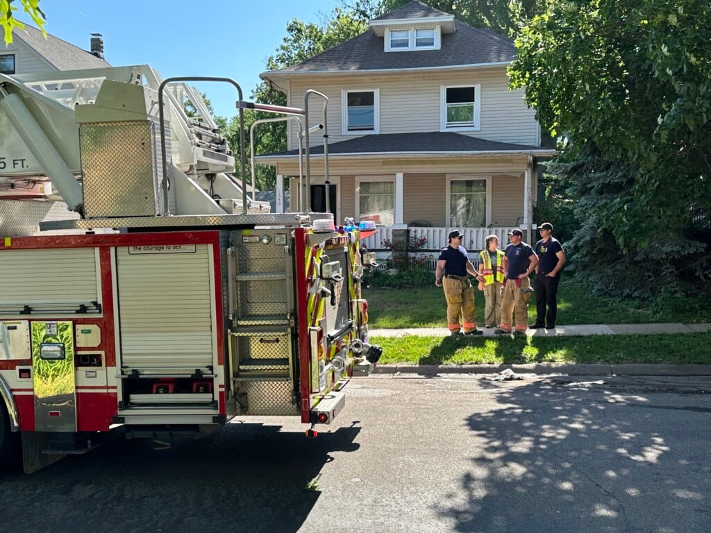 Lincoln kitchen fire prompts roof rescue in Near South neighborhood