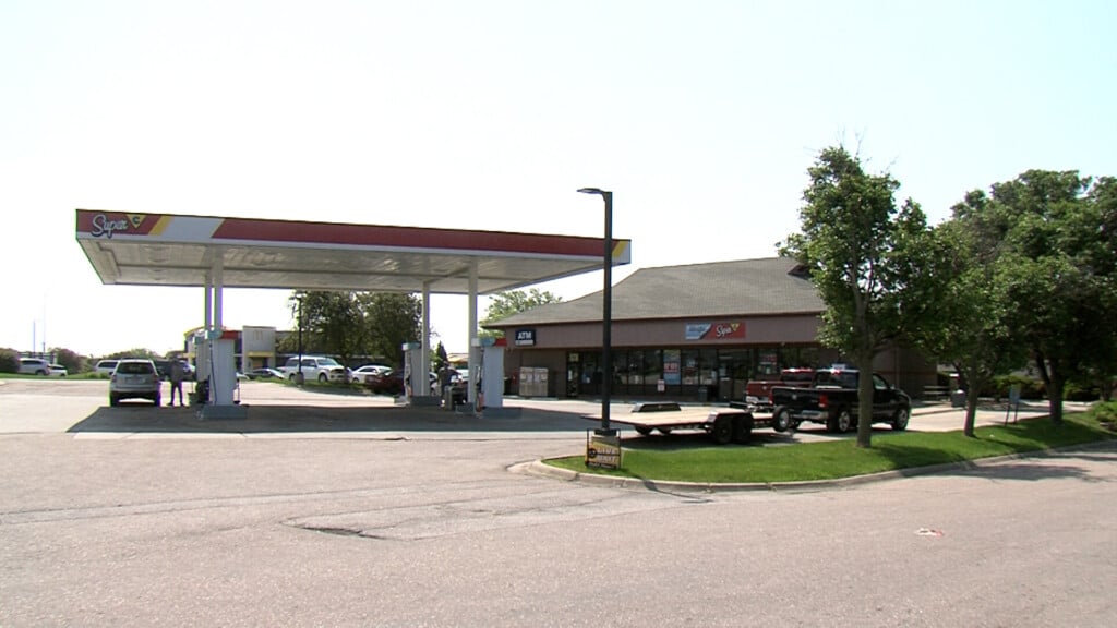 Police investigating assault at north Lincoln gas station, suspect still at large