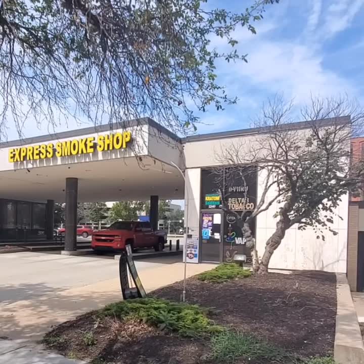 Lpd: Man Tried Breaking Into Downtown Lincoln Smoke Shop With Marking Flag