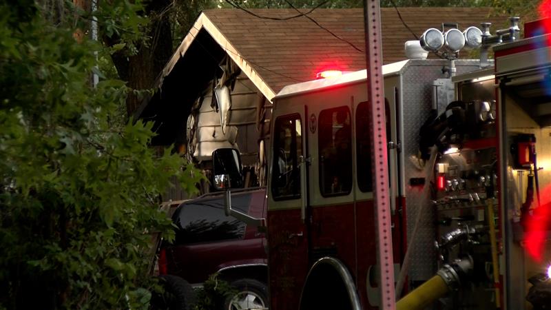 Fire destroys garage, damages power lines at north Lincoln home