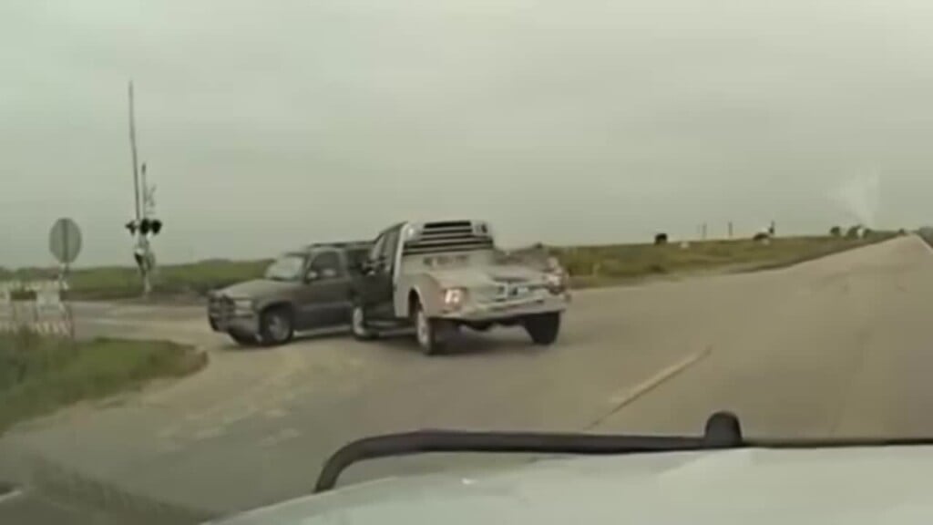 Watch: Suv Narrowly Avoids Crash With Pickup On Nebraska Highway
