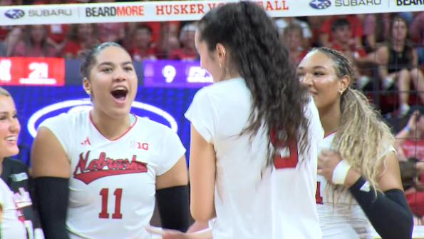 No. 1 Nebraska volleyball stays undefeated with sweep over Grand Canyon
