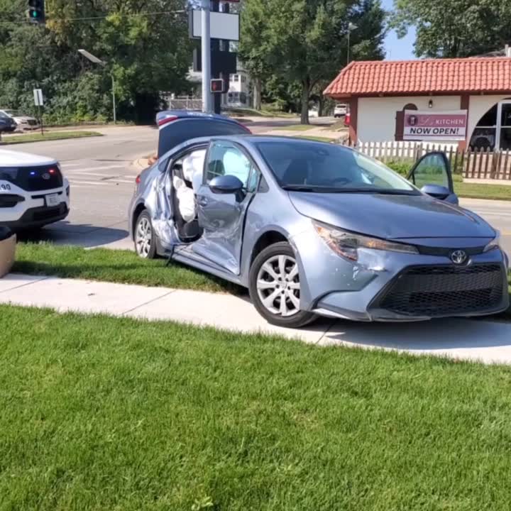 One Injured, One Ticketed In South Lincoln Crash