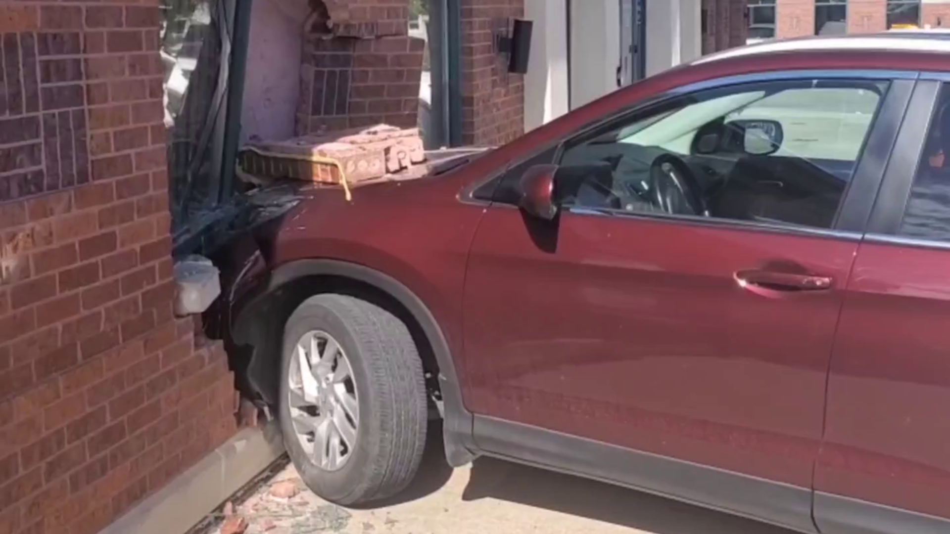SUV crashes into building in southeast Lincoln