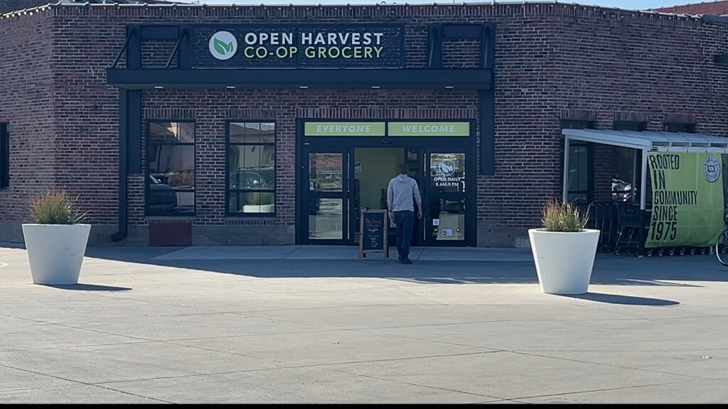 236g687200 00 12 46still001