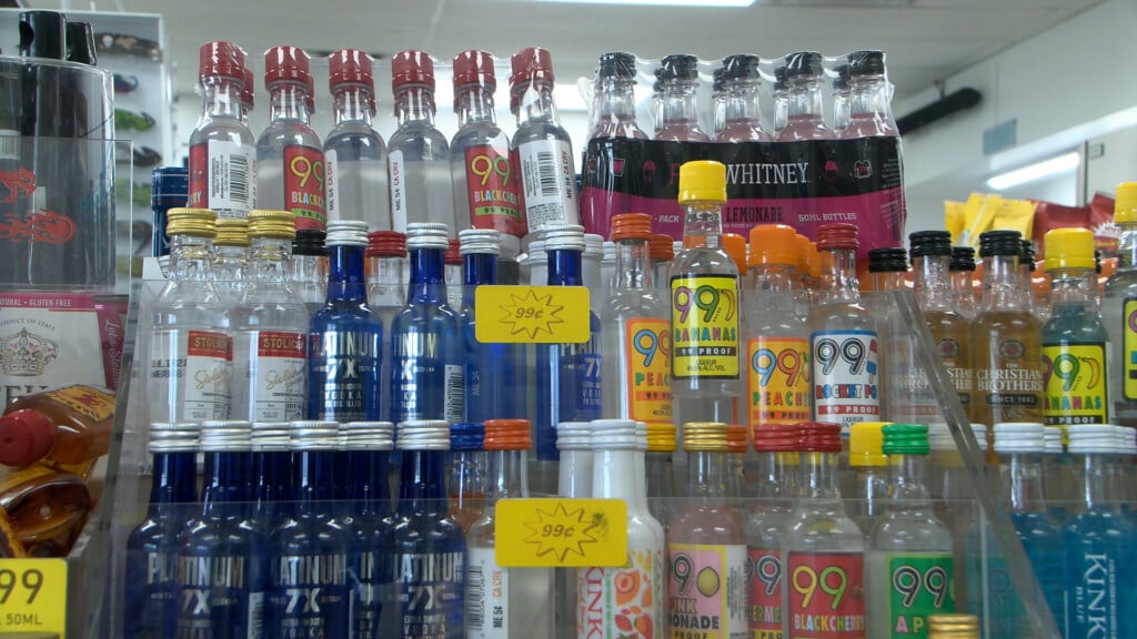 236g703500 01 58 05still001