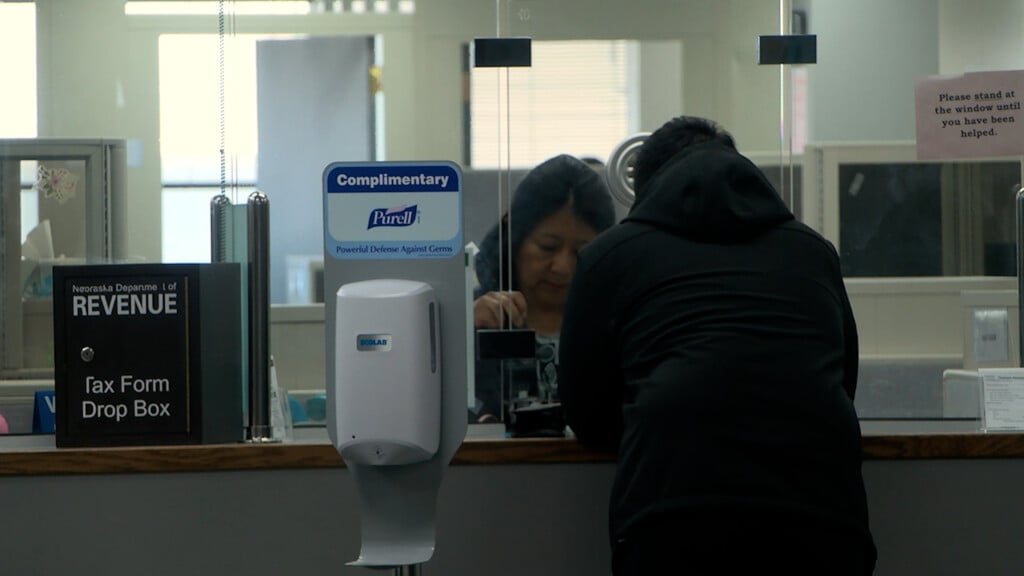 236g703100 01 34 00still001