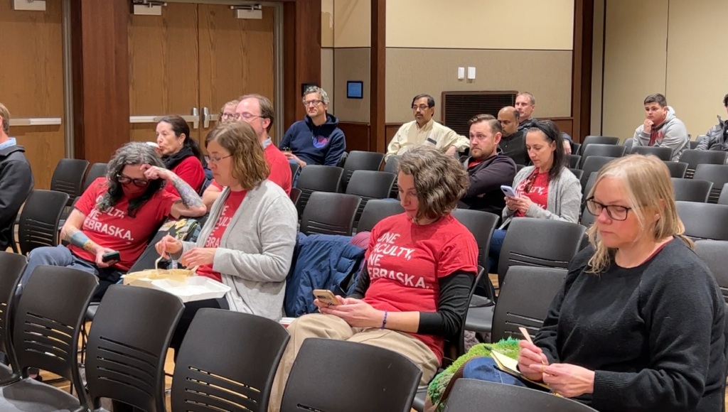 Unl Faculty Senate Overwhelmingly Passes Vote Of No Confidence Against Chancellor Bennett