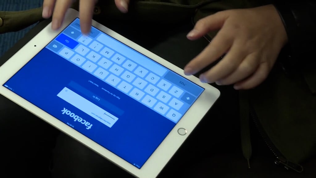 236g716000 00 56 45still001