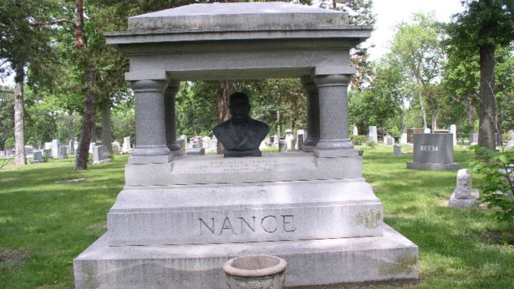 90000 Worth Of Bronze Items Stolen From Former Nebraska Governors Gravesite In Lincoln