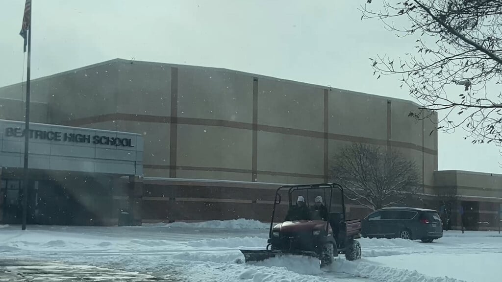 236g708000 00 15 47still001