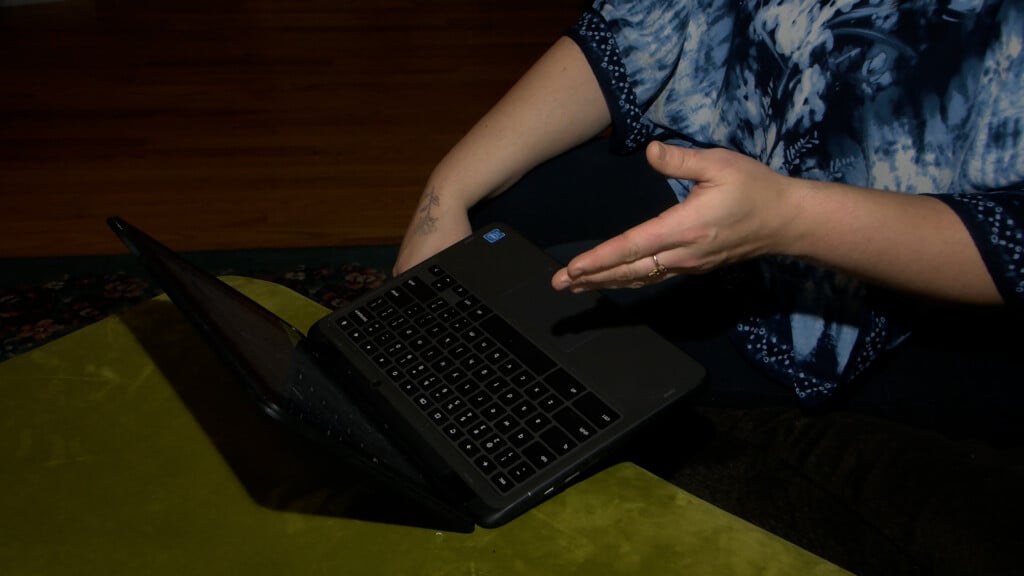 236g739000 00 03 17still001