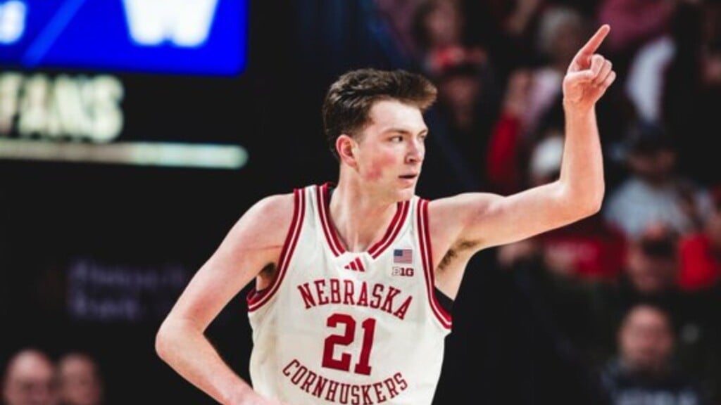 Sandfort Hoiberg Lead No 7 Huskers Past Washington To Remain Undefeated