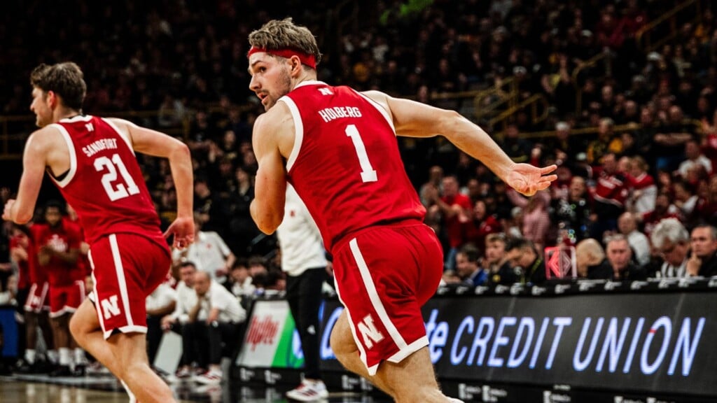 No 9 Huskers Overpowered On The Glass Fall To Hawkeyes In Iowa City