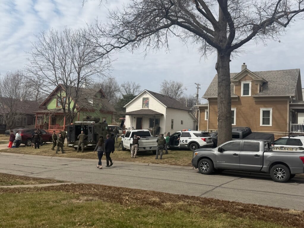 Authorities arrest man following standoff near downtown Lincoln