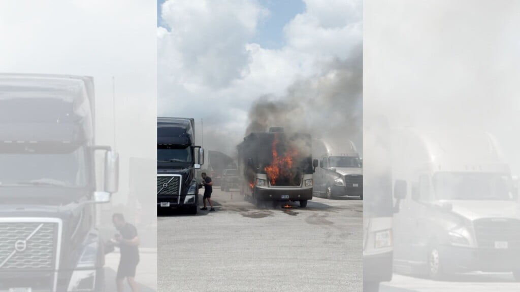 Crews Battle Rv Fire At Shoemakers In West Lincoln