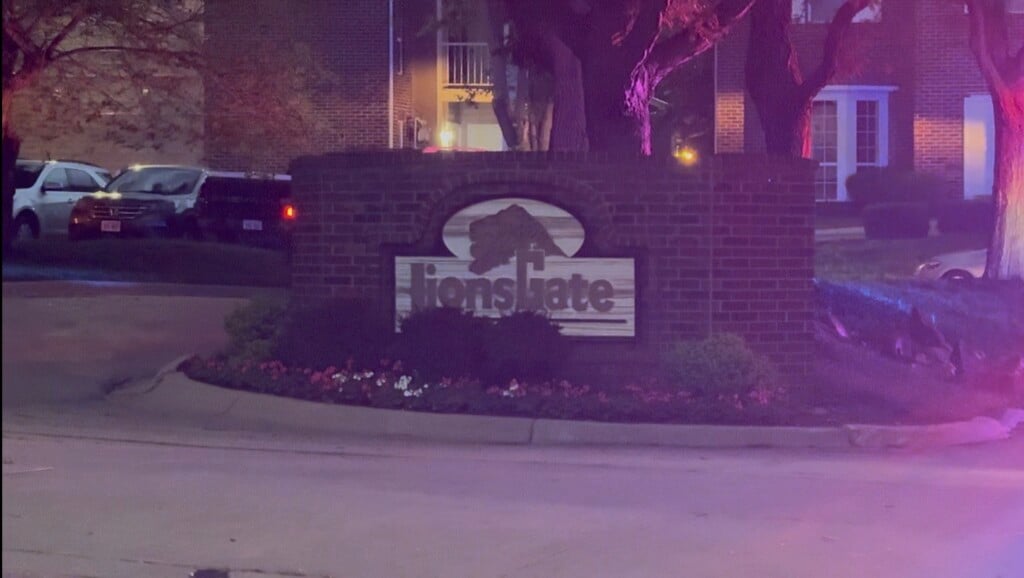 4-year-old taken to the hospital after nearly drowning at east Lincoln apartment complex