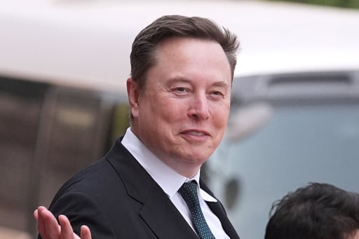 Zelenskyy Gives Award To Elon Musk For Starlink’s Role In Ukraine