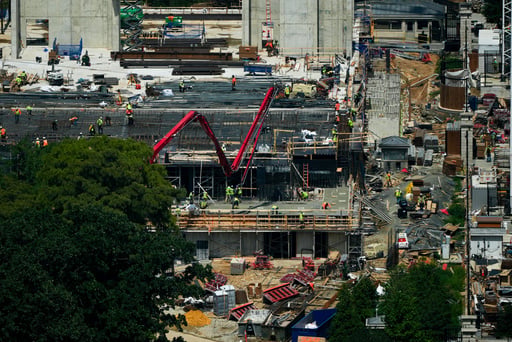 Preservation Group Urges Supreme Court To Suspend Trump’s White House Ballroom Project