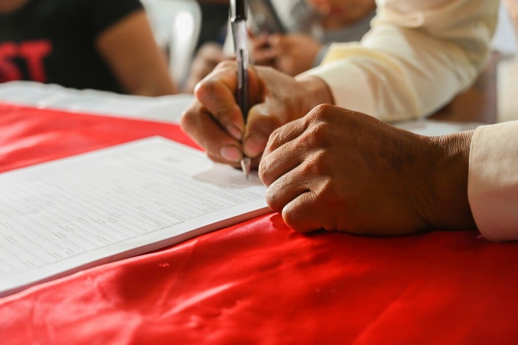 Signing a petition