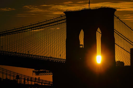 Knife Wielding Man On Brooklyn Bridge Cables Fatally Shot After Ignoring Orders To Drop Weapon