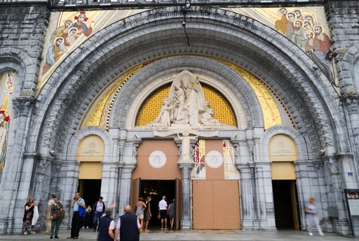 Pope Leo Xiv Will Meet With The French Abuse Survivors As Critics Demand Action