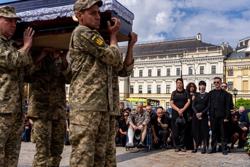 A Pregnant Soldier Mourns Her 21 Year Old Husband At His Funeral In Ukraine