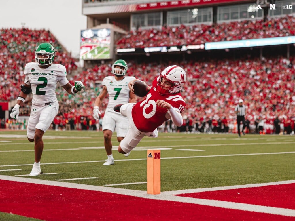 Colandrea scoring a running touchdown