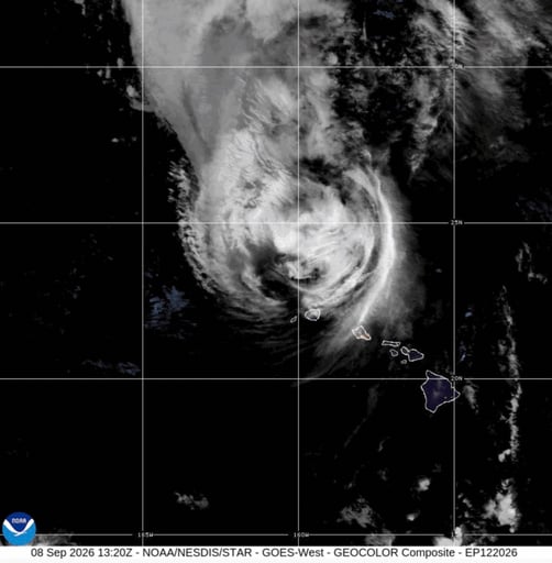 Hawaii’s Western Islands Hit By Fierce Winds From Hurricane Lowell, Knocking Out Power
