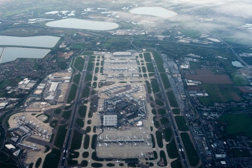 Travel Chaos At Uk Airports As Over 600 Flights Canceled Due To Air Traffic Control Issue