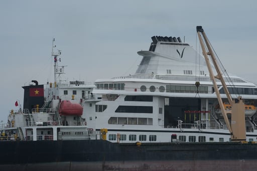 A Us Cruise Ship Suspends A Global Voyage In Asia Due To Fuel Costs, Stranding 200 Passengers