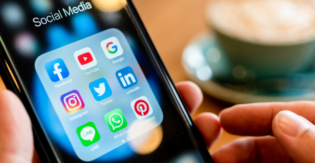 Bangkok, Thailand 25 June 2019 : Hands Of Man Use Iphone 7 Plus With Social Media Application Of Facebook, Youtube, Google Search, Instagram, Twitter, Linked In, Line Whatsapp, And Pinterest