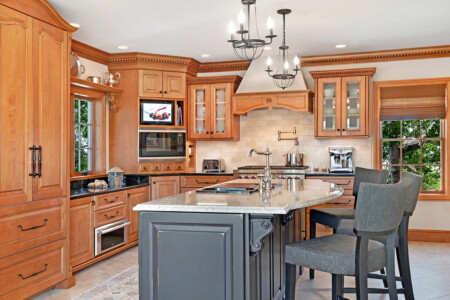 10 Traditional Kitchen
