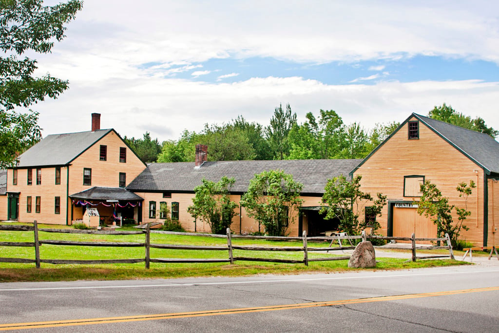 https://wpcdn.us-east-1.vip.tn-cloud.net/www.nhmagazine.com/content/uploads/2019/06/6060-New-Hampshire-Farm-Museum-Milton-NH-1024x683.jpg