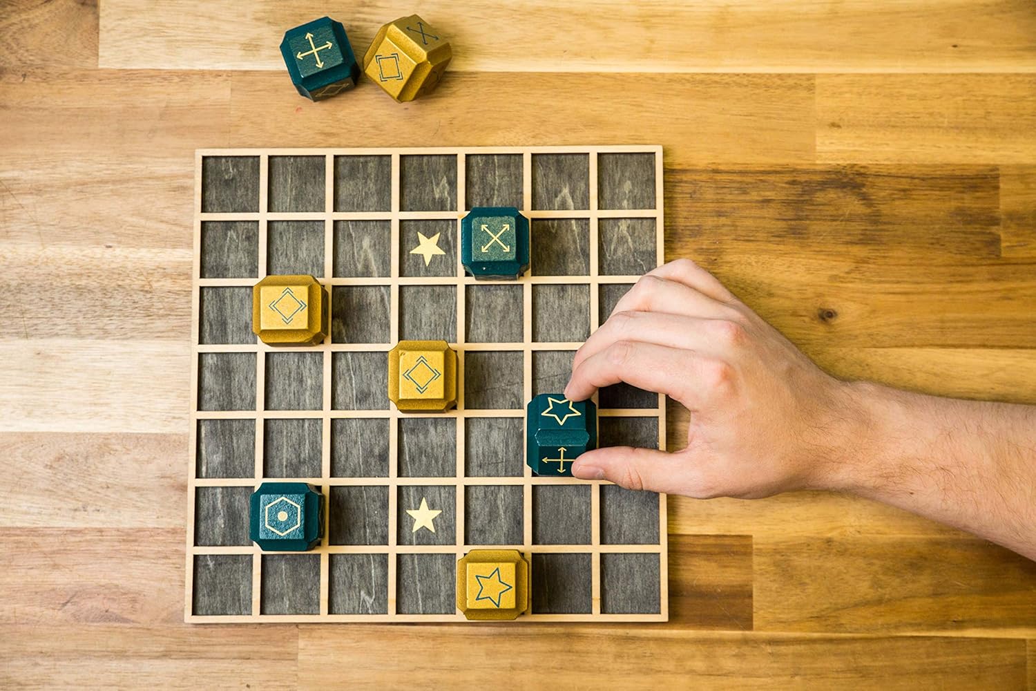 Deblockle: The Game of Tips and Turns