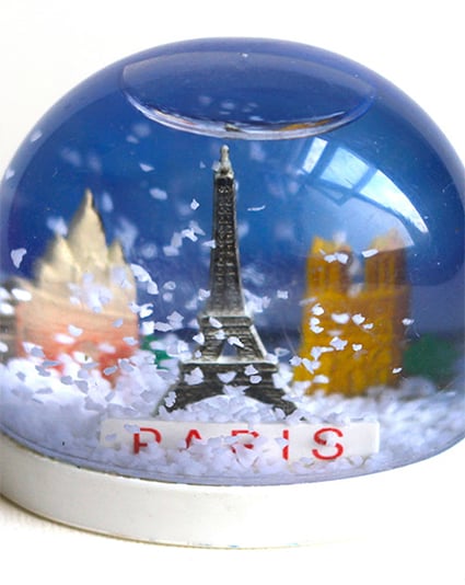 Snow globes spark bidding bonanza at auction as UK temperatures