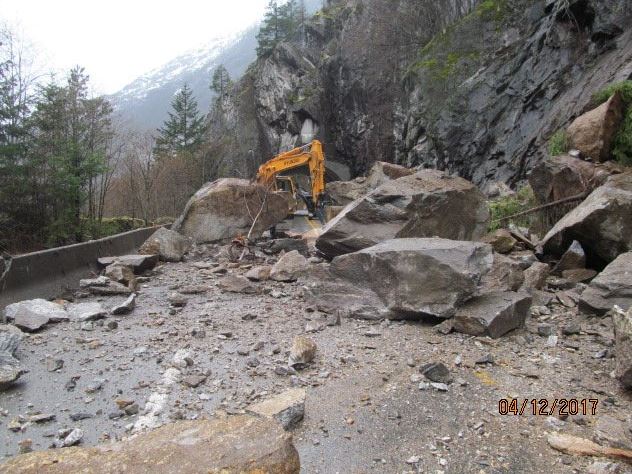 SR 20 closed due to rockslide