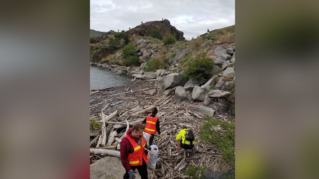 College students help clean up Granite Point