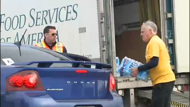 Good Samaritans hand out water in Airway Heights