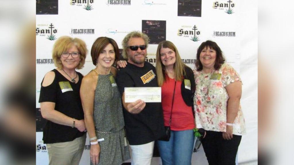 Sammy Hagar gifts $2,500 check to Second Harvest before live show