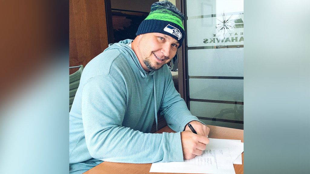 Seahawks sign kicker Sebastian Janikowski