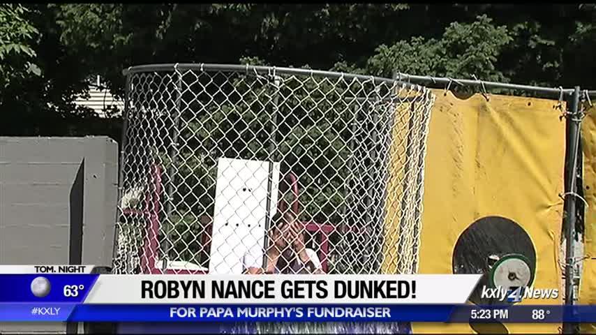 KXLY4’s Robyn Nance gets dunked for Teen and Kid Closet, Papa Murphy’s fundraiser